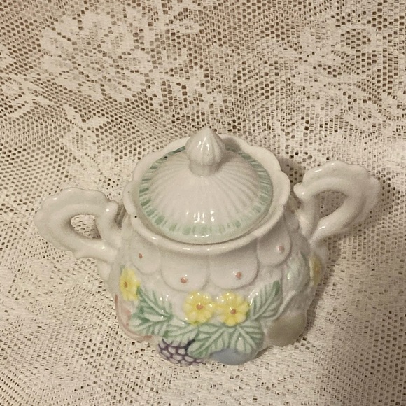 Vintage Porcelain Sugar and Creamer Set with Fruit and Flower Motif - Picture 6 of 7